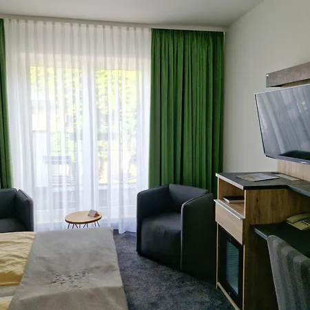 Hotel Akzent Zur Post 4*